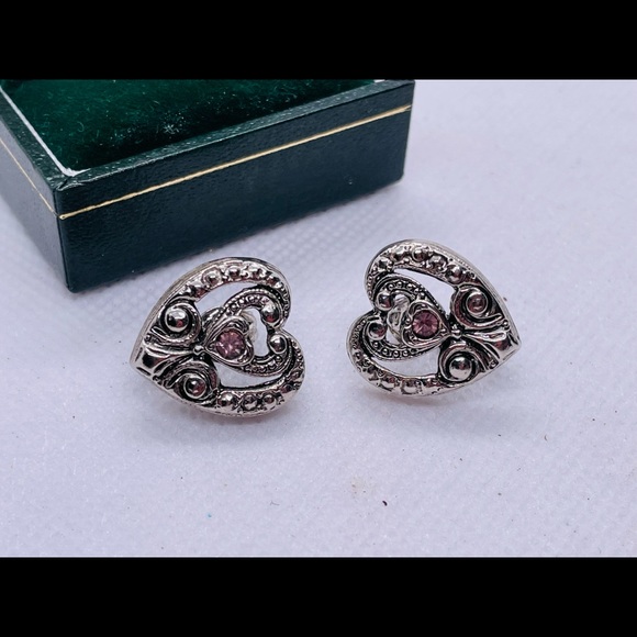 COPY - Pretty Victorian inspired pink stone heart 3/4” silver tone clip on earr… - Picture 3 of 4